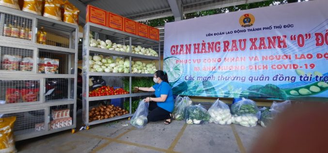 Tiếp nhận 500 hũ chà bông hỗ trợ công nhân lao động từ tập thể Ban giám hiệu, đoàn viên công đoàn Trường THCS Trần Quốc Toản 1